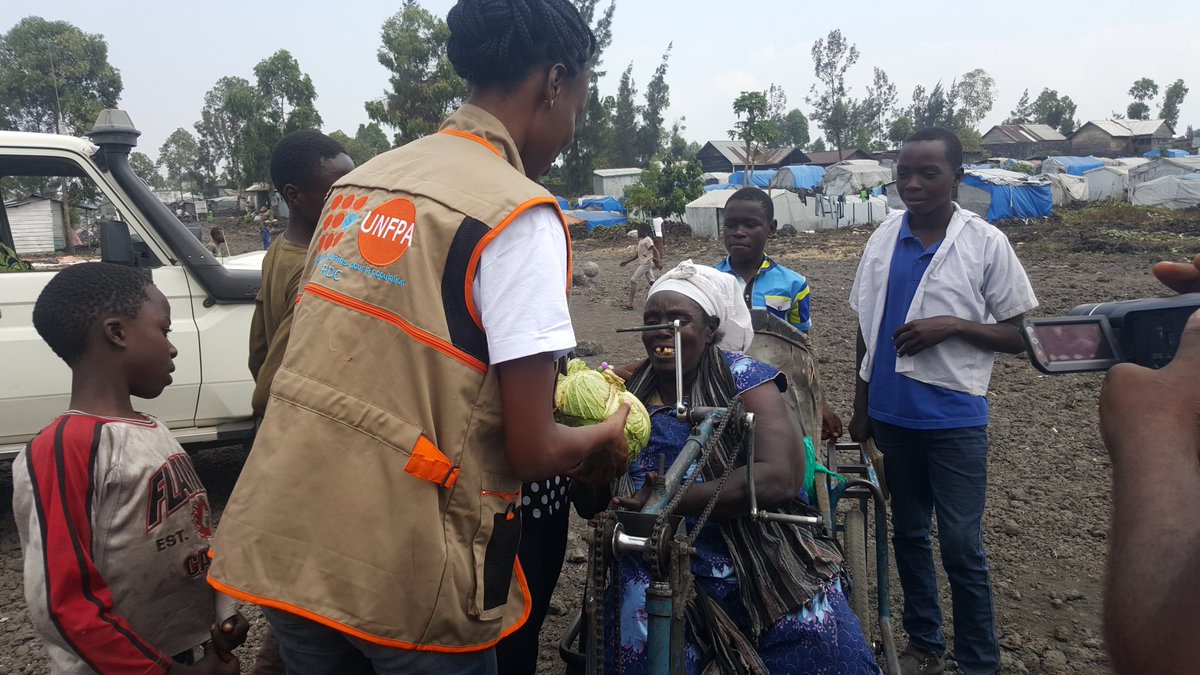 usanteplus's tweet photo. La grande équipe tam tam pf au camp des déplacés de mugunga 3...redonner le sourire à nos frères soeurs et parents qui y vivent https://t.co/1bdh3RbKU4