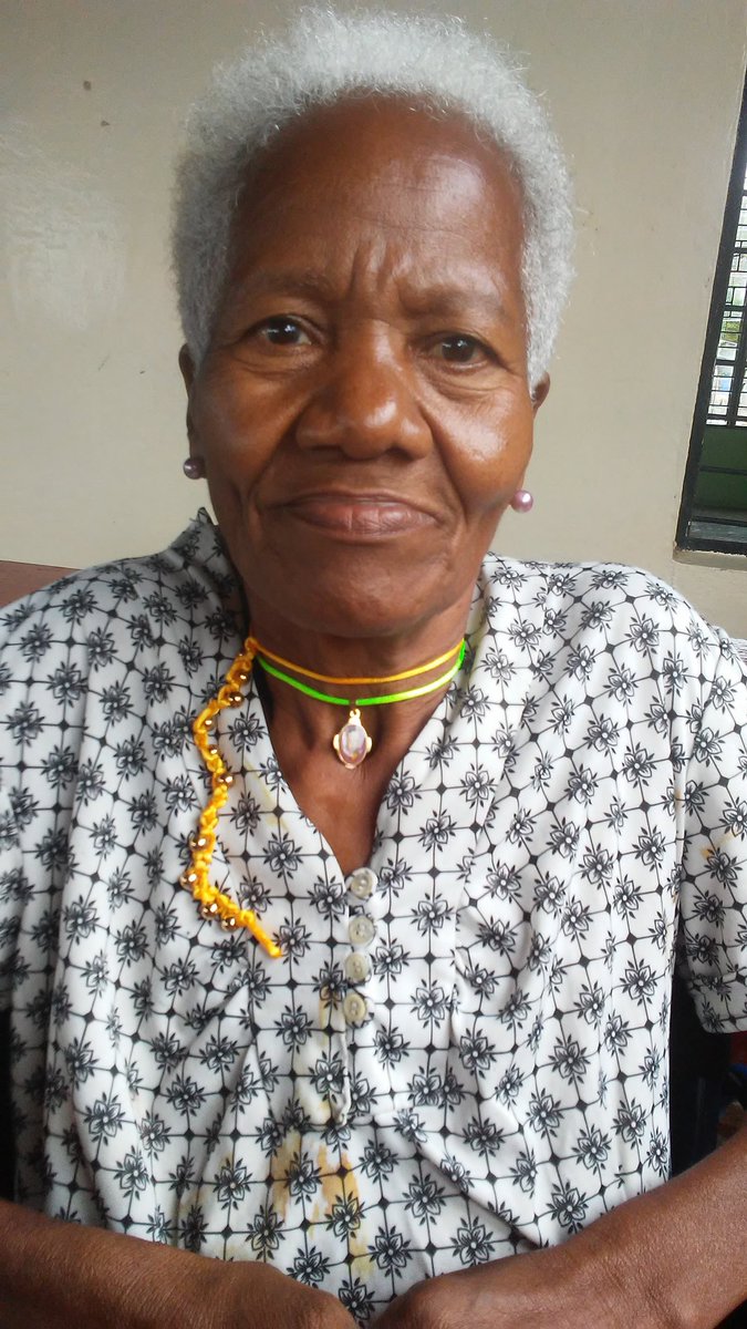 gerogramanzno's tweet photo. La abuela victoria con su collar elaborado por sus propias manos. @Inass_GeroAldea @salainass @INASSLARA1 https://t.co/gy6ZibsVxx