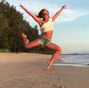 2Whiteangel1997's tweet photo. the floor is singin' more songs from #Glory on your show
#Glory third single
#Glory photoshoot https://t.co/mXZcDtxlUi