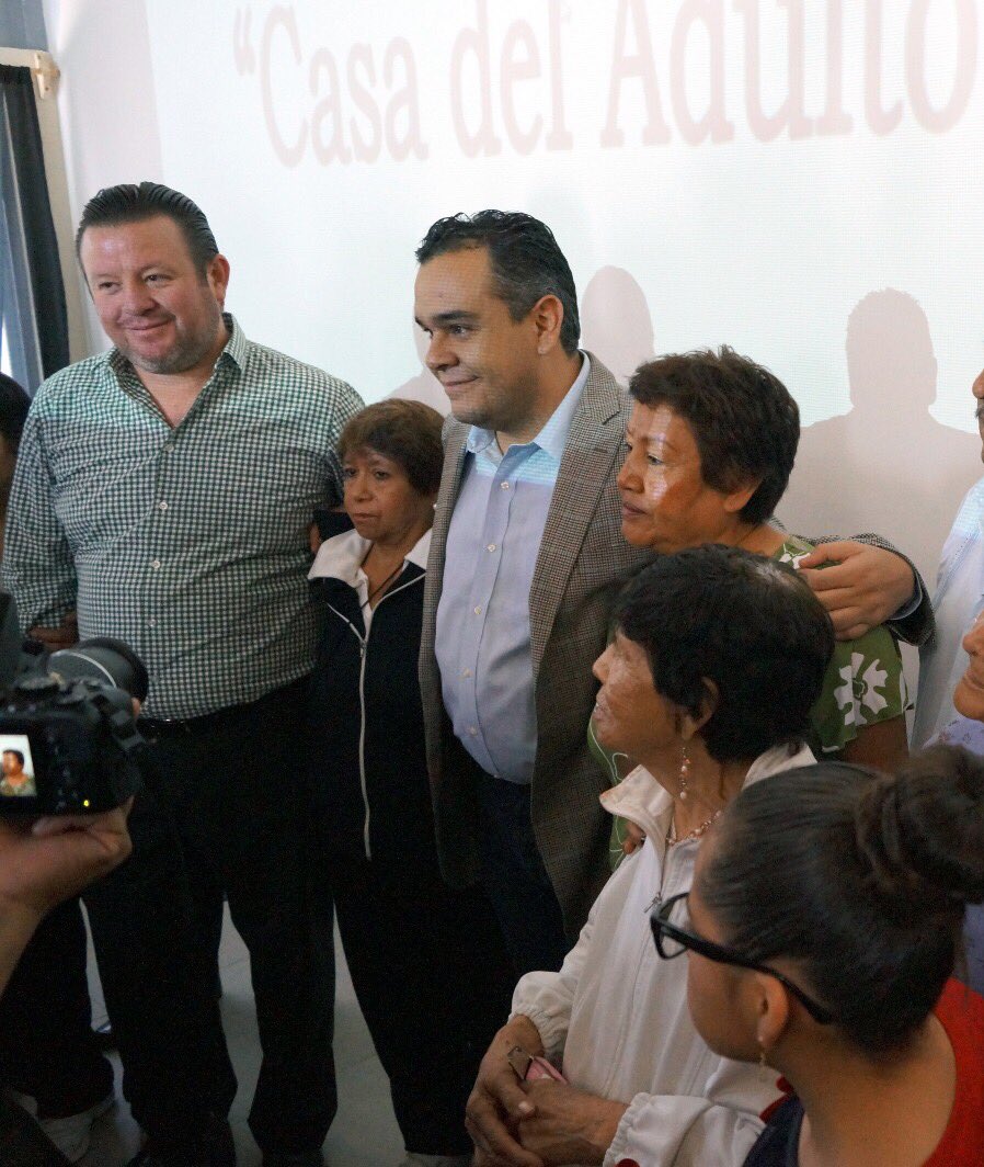 Fer_MercadoG's tweet photo. ¡¡Muchas gracias Coordinador @IBetanzosMTDF y Dip @Luis_GQM x su apoyo para que la Casa del Adulto Mayor fuera una realidad!! https://t.co/jSKBHBUe0u