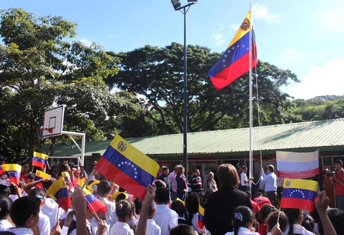 Comenzó la Semana para Honrar la Bandera Nacional en Escuela y liceos de #Maracay goo.gl/6Cwyv6