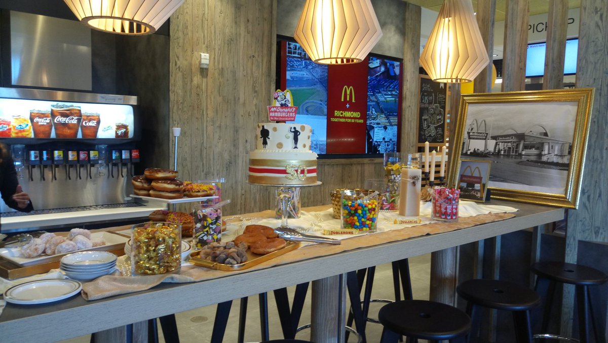 emjay1207's tweet photo. Celebrating 50th anniversary at #richmondmcds #newlyrenovated#withGracemercado#family#wow#amazing#iwanttoworkatmcdoagain. https://t.co/OtdKLltLoX