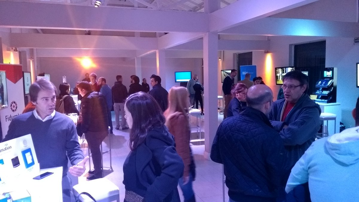 maruvila's tweet photo. En #tattersall participando con #solidmation del #Intel Experience Day #tecnologia #iot con @madmax_rodrigum https://t.co/iHhoX2WLLE