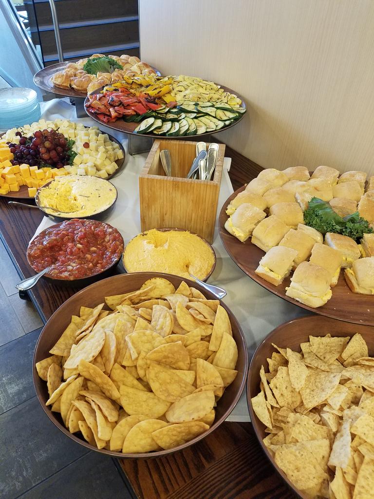 QTavern's tweet photo. @FairfieldInnCLT doing it again! #HappyHour #stayamazing #hungry https://t.co/8nKzVy9lYW