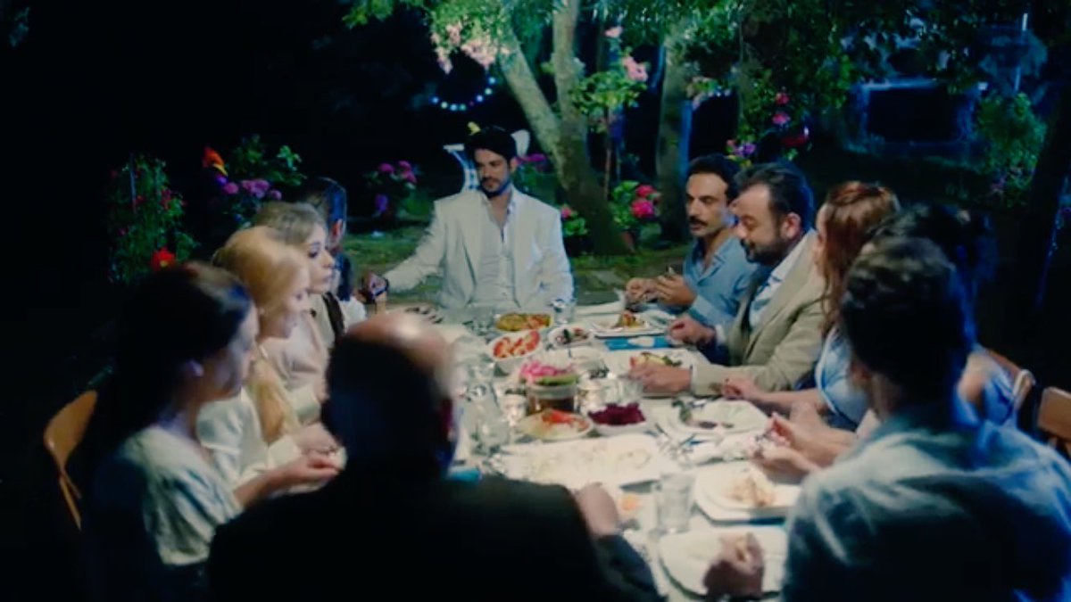 enguzeldiziler's tweet photo. #KaraSevda AyYapım #NihKem Böylece bir mutlu son diyemeyiz ama Kara Sevdamız burda son vermiştir elveda Kara Sevda 😭🖤🇹🇷 https://t.co/cifcttbjGe