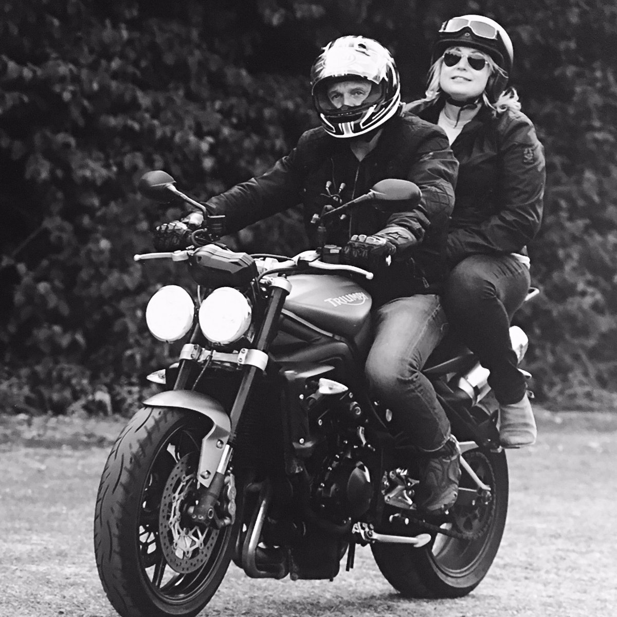 <a href="/UKTriumph/">Triumph Motorcycles</a> <a href="/Hedonworkshop/">Hedon</a> <a href="/Belstaff/">大田垣充浩</a> <a href="/MotoLegends/">Moto Legends</a> me being the best dressed #pillion everrrrr 😃👍