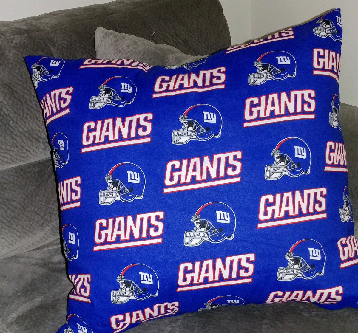 Bisheaba's tweet photo. Finally finished making these birthday pillows...
#pillow #pillowtalk #pillowtherapy #ny #giants #nygiants #nygiantsfan https://t.co/ICl9MxjoL2