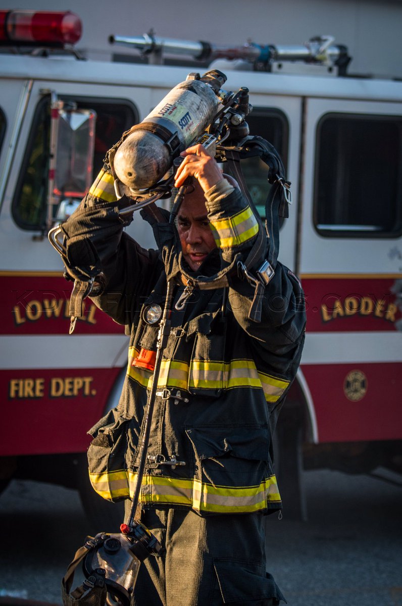 kdwfirephotos's tweet photo. @IAFFLocal853 firefighters made quick work of a 2nd alarm at the Family Dollar 1659 Middlesex St this evening @ctfirephoto #ChiefHaley #1DC https://t.co/Z6pCwDcB34