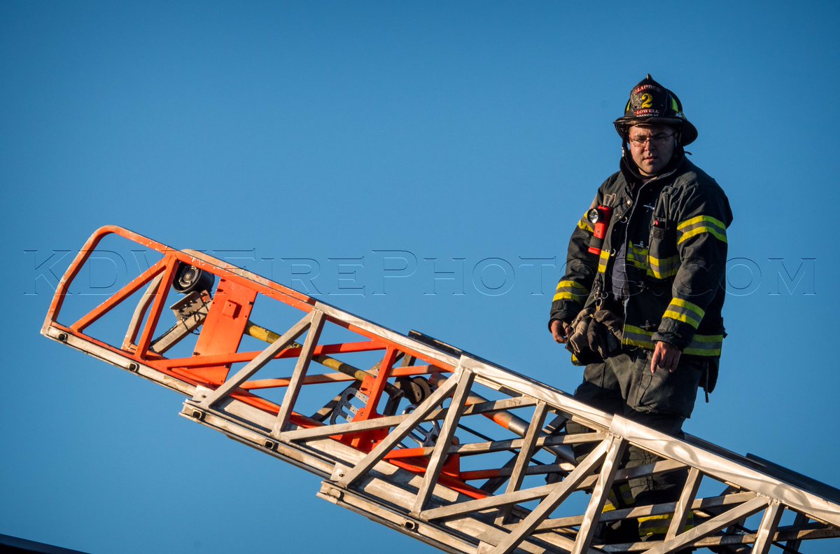 kdwfirephotos's tweet photo. @IAFFLocal853 firefighters made quick work of a 2nd alarm at the Family Dollar 1659 Middlesex St this evening @ctfirephoto #ChiefHaley #1DC https://t.co/Z6pCwDcB34
