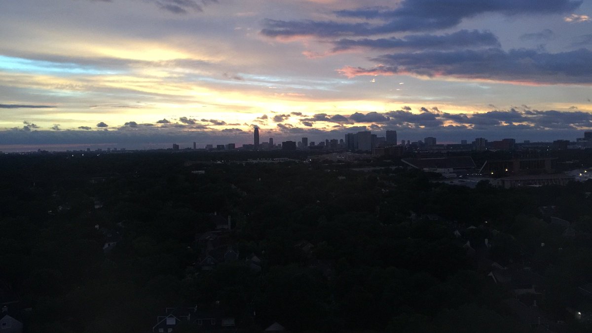 rooster034's tweet image. Cindy didn't cheat us out of a beautiful sunset in Houston @spann