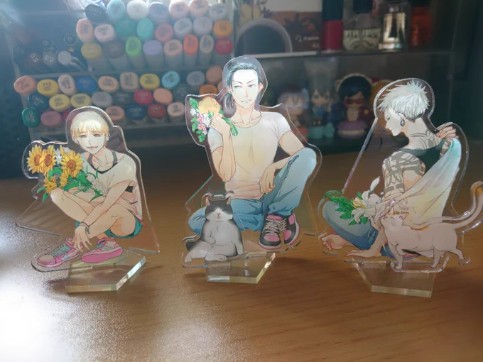 アクリルスタンドが作ってみたかったんですよ。ネストグラフィックさん(のA4に配置し放題のやつ!細かいところまで綺麗!嬉しい! 