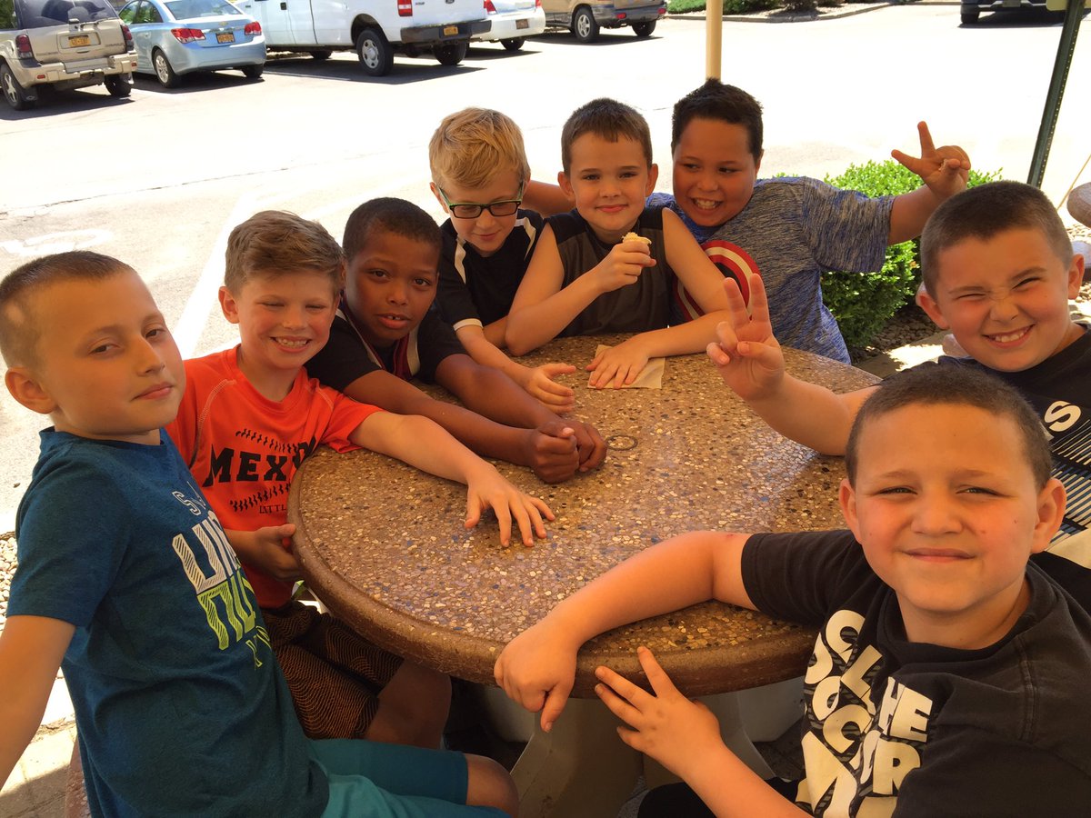 3GrdExplorers's tweet photo. Thank you Mexico Elementary PTA! It was a beautiful day for a walk and ice cream! @MexElem https://t.co/Pli75lacWw