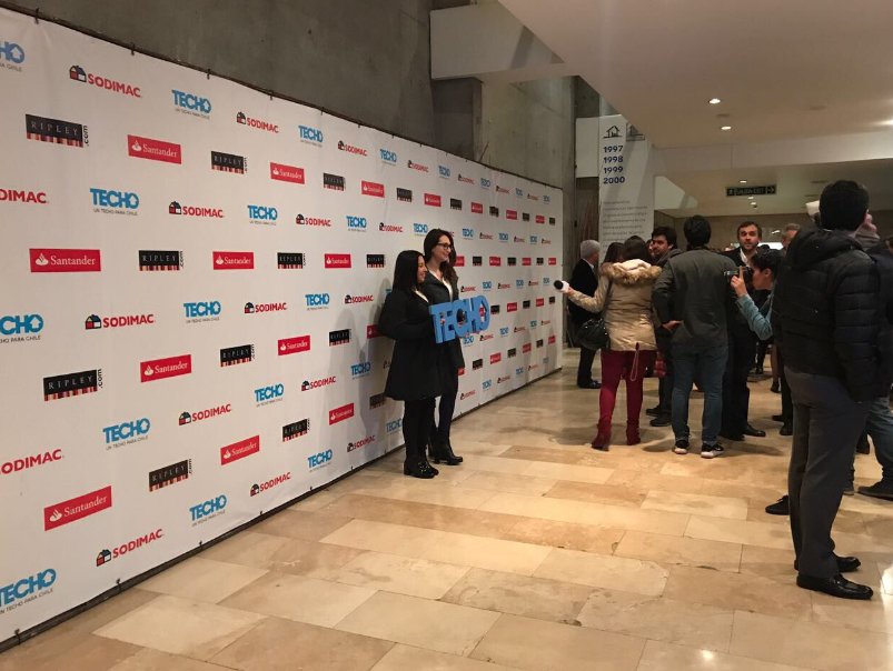TECHOChile's tweet photo. ¡Todos conmemorando #Los20 años! Muchas gracias @Pisco_Mistral @MisionesdRengo @GridoChile @EspacioRiesco @CervezaCristal https://t.co/JzISI0U2rs