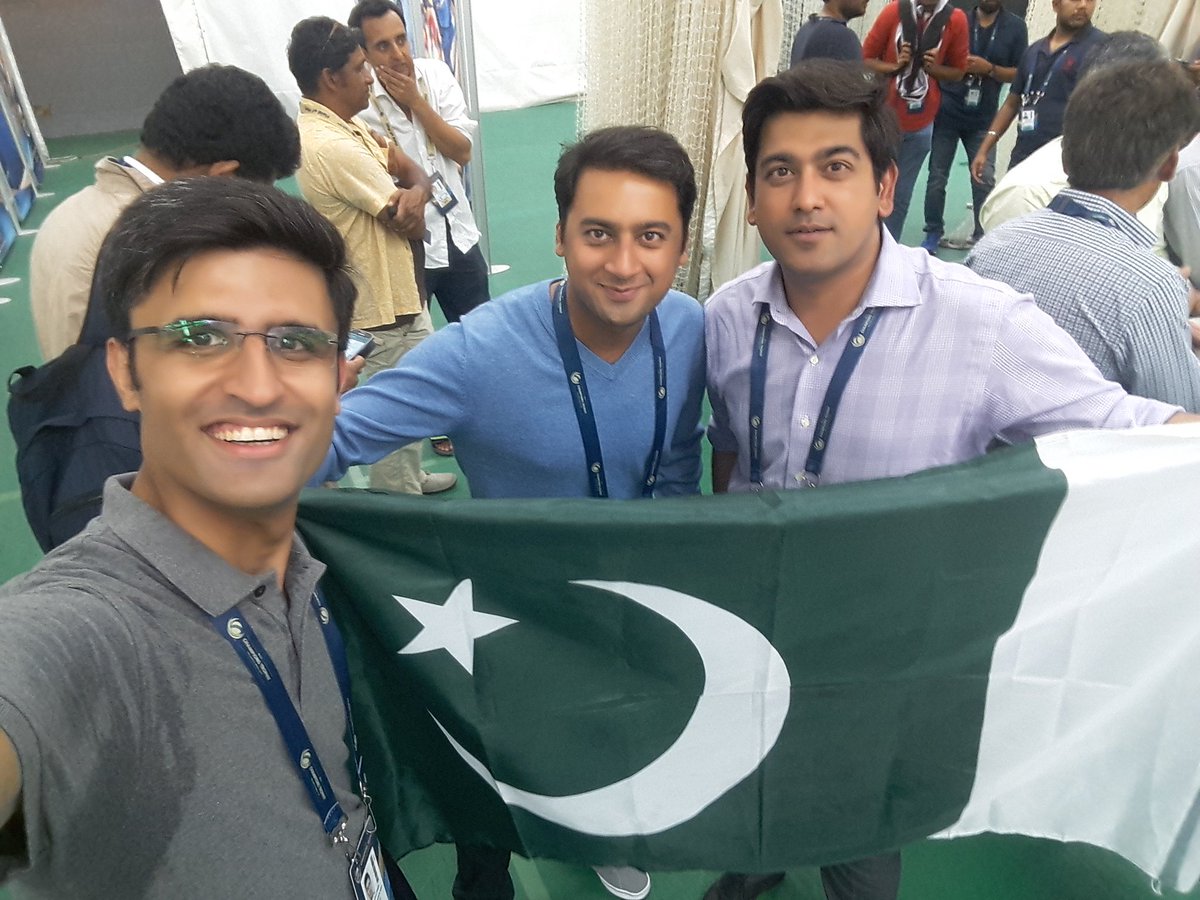 zukhrufkhan88's tweet photo. #CT17 #KuchYaadgarSelfian #AchayLog #Friends
@faizanlakhani @ZAbbasOfficial @MazherArshad @aaliaaaliya https://t.co/bayFTQh9v3