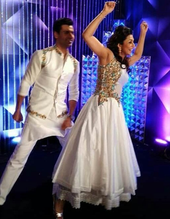 Loveisdivek's tweet photo. Our dancing jodi #divek π
Give a missed call on 18008432207 βΊ @Divyanka_T @vivekdahiya08 #Stand4Divek #Divekvotechain #GoWinTheNachDivek π https://t.co/xsm9Ydo0H6