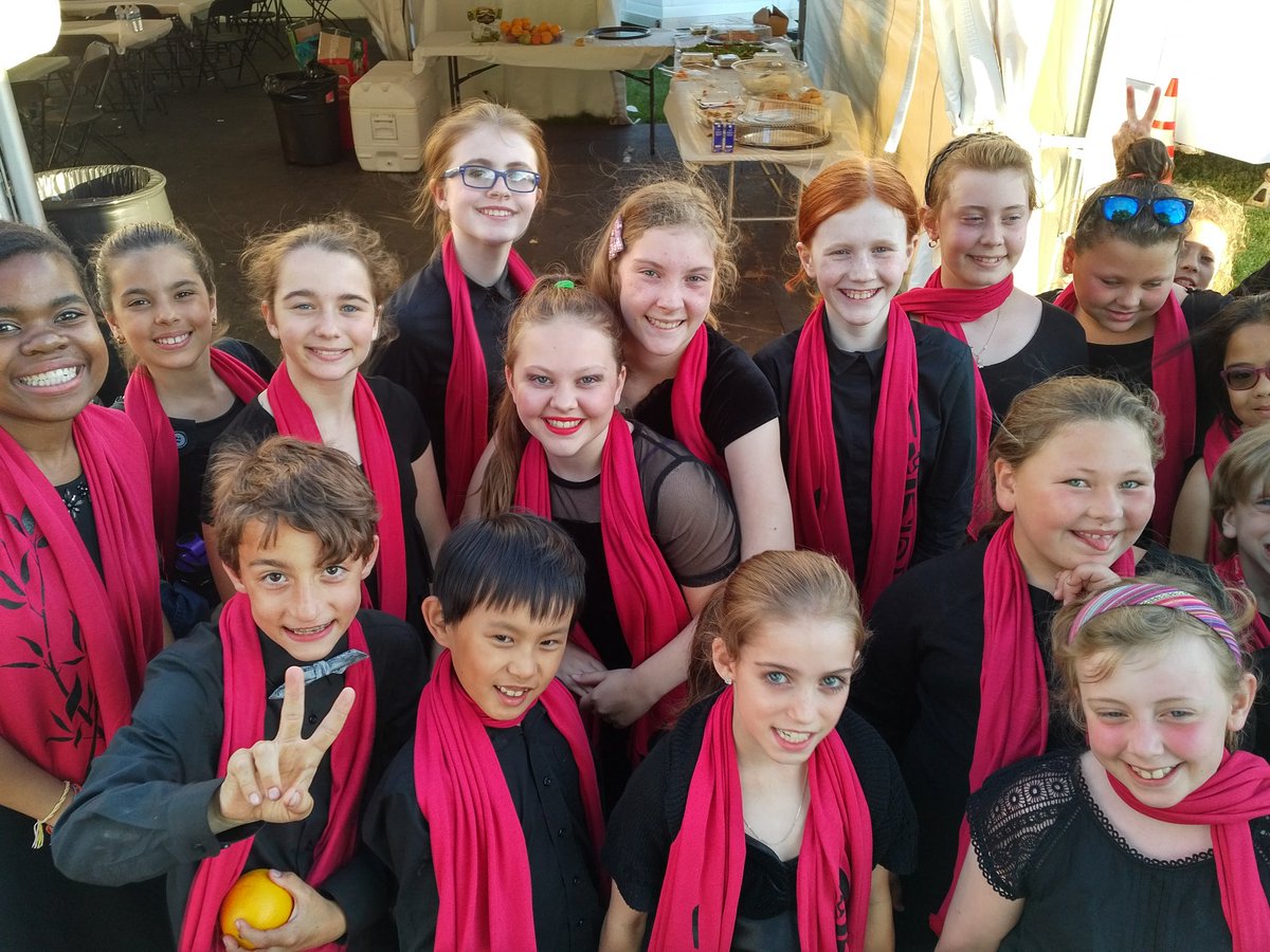 MBlackburn21's tweet photo. Chorale Lyrica from Gatineau, across the river from Ottawa helped open the #ADL2017 in Ottawa. #nicesinging https://t.co/VhowJHlMfZ