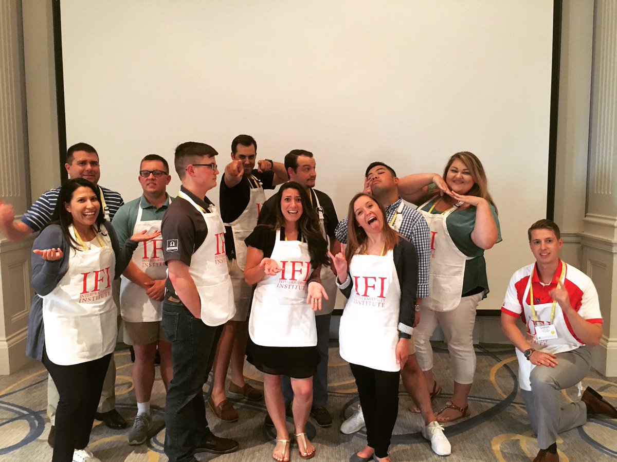 FEA_IFI's tweet photo. Team Yellow Dot when you say, "funny pose in 5...4...3...2...1!" Thanks for making dinner fun and reflective tonight! #IFI17 #YellowDots https://t.co/HQQmGcI7Ue