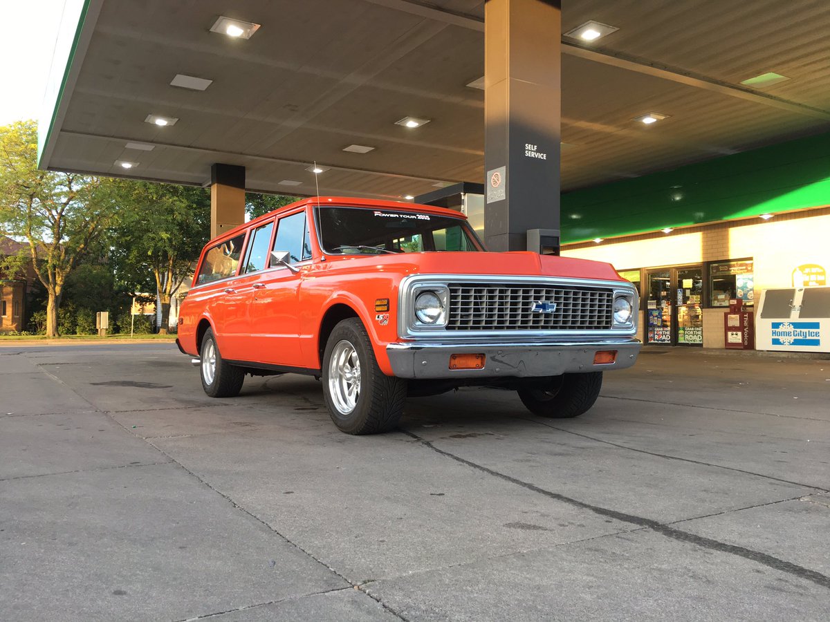 BradPierson1's tweet image. #goDriveit daily driven in the summer.  #LSswapped #cranecams #3doorsuburban #vintageair #holley