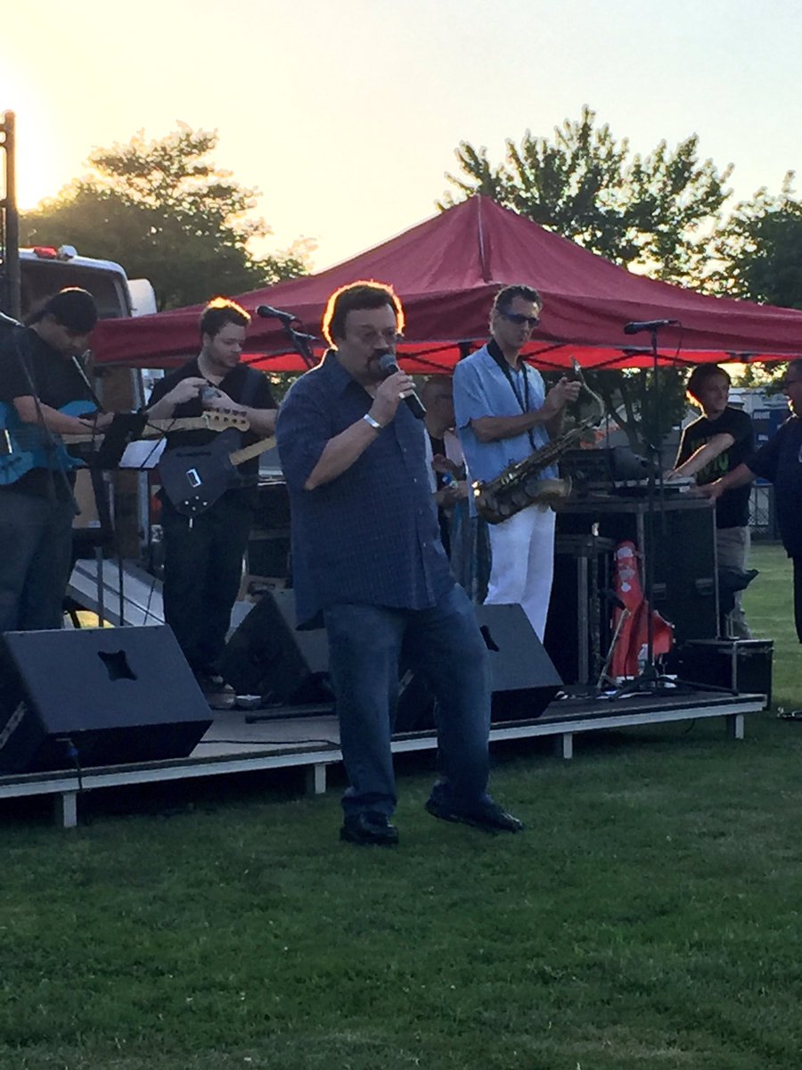 MaspethFederal's tweet photo. Surprise guest appearance by Don K. Reed from WCBS-FM βThe Doo-Wop Shop"! #MFSEvents https://t.co/mknP0lYP7O