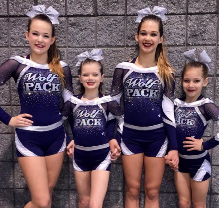 syssometimes's tweet photo. Flip! Cheer Wolf Pack
-navy always looks good
-the mesh on the top is so unique!
-simple w/o being basic and extra w/o being over the top https://t.co/JV0xrP73D7