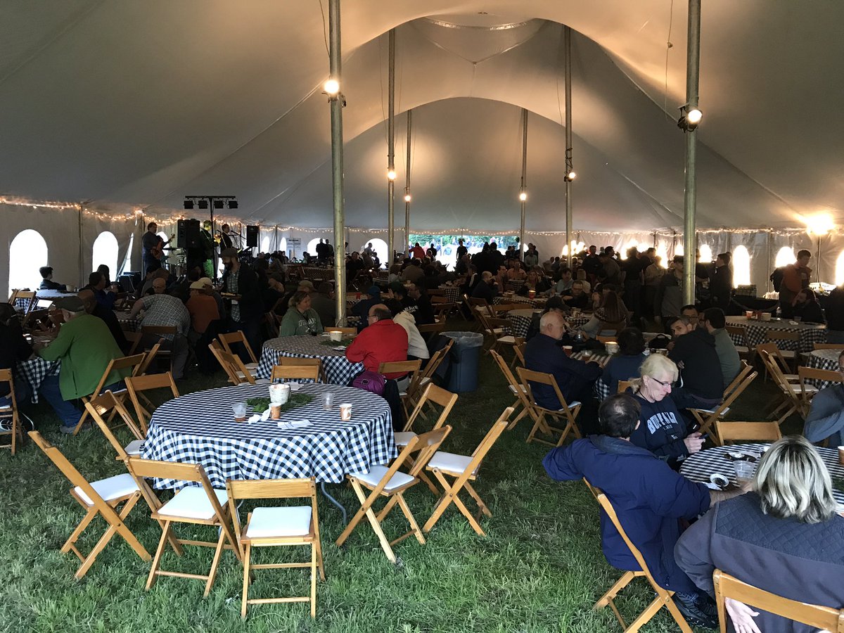 Nick_Johnson's tweet photo. The @SUNY_Technology crowd hanging out #SUNYTech2017 #freebar @software2inc #AppsAnywhere #boothwithLego https://t.co/ruGxQNSDgO