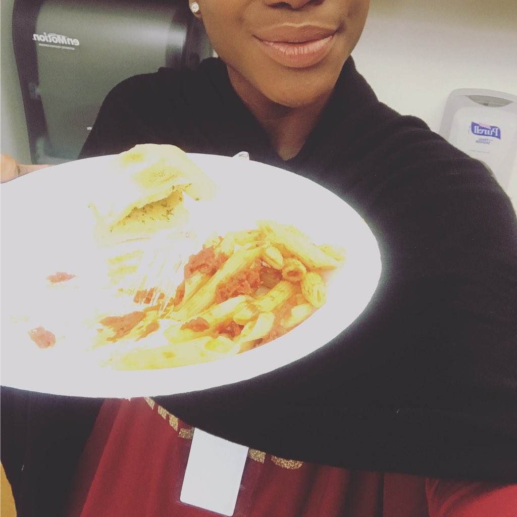 MissTempeAZ's tweet photo. Filling my tummy with yummy oregano's. @oreganos #oreganospizza #sponsor #misstempe #missaz2017 @missazorg https://t.co/xPFDH6Hv9p
