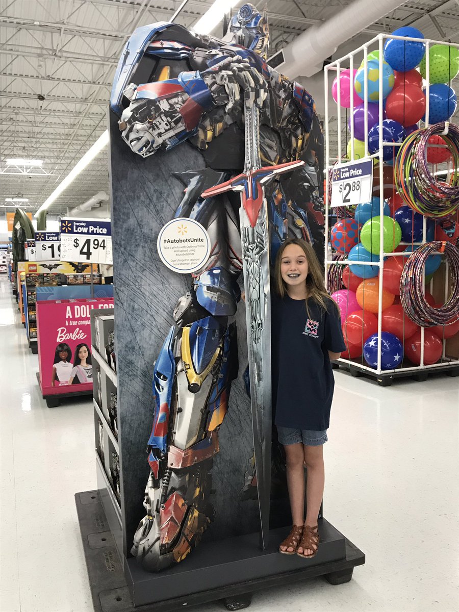 BallardMelanye's tweet photo. #AutobotsUnite https://t.co/wF1AVKp6CK