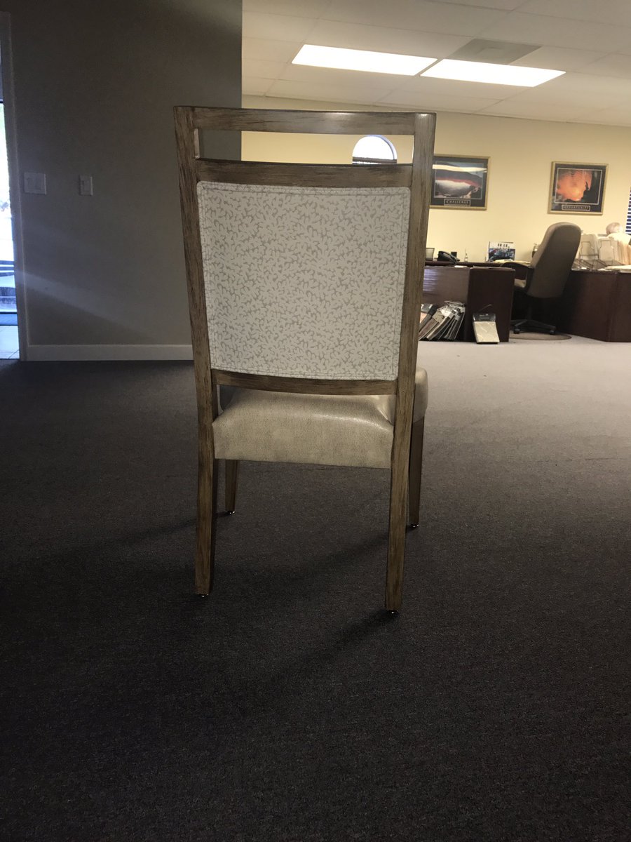 PhoenixGroupFLA's tweet photo. Custom comercial dining chairs #countryclubs #restaurants #hotels https://t.co/e3L99ayHvf