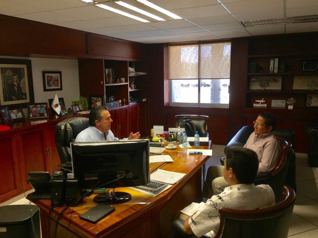 Reunión de trabajo con el Presidente Municipal de #SalvadorAlvarado <a href="/CarloMarioOrtiz/">Carlo Mario</a> vimos proyectos y avances de obras