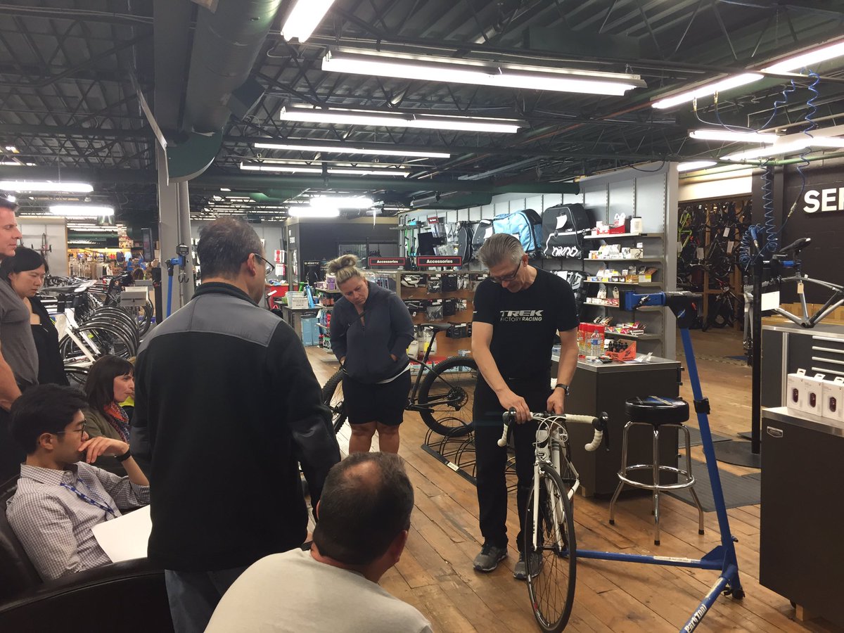Road Bike Maintenance Clinic going down <a href="/UnitedCycle/">unitedcycleattire</a> Thank you to Mr Harry the Bike Wizard for sharing his knowledge #ucride #yegbike 🚴🏽