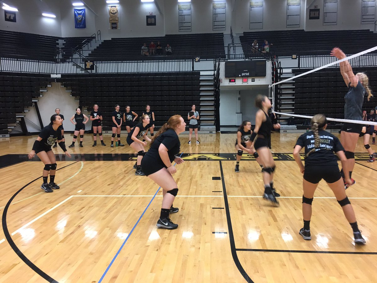 LoogooteeVball tweet picture