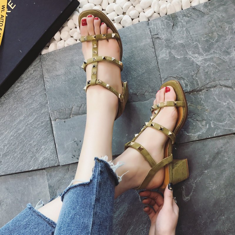 Heels321's tweet image. 🍱 Say hello to the weekend in these. 📣 #heelscewek #paris #instadaily #summersun #ballerinanation #flowers ladysto.com