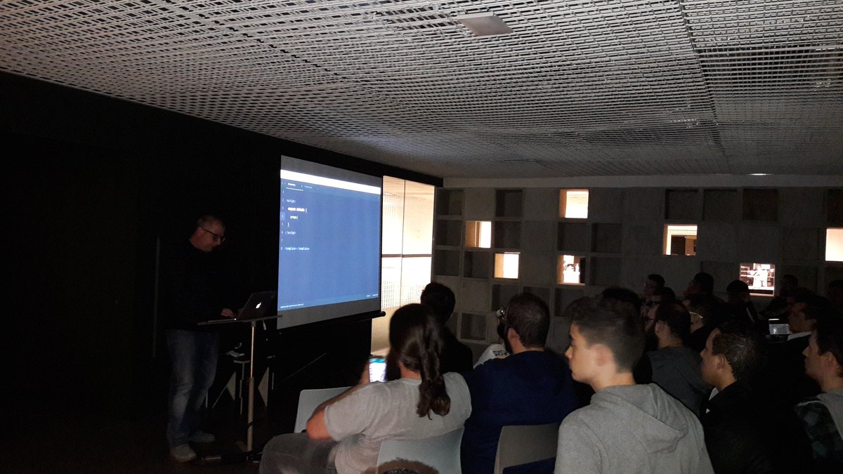 shin_edu's tweet photo. @vuejs live coding with @vedovelli #frontendspmeetup https://t.co/hrabpazPri