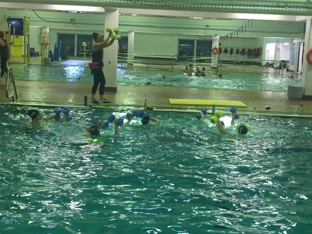 rd_marlins's tweet photo. Taking a break from usual training- Aquafit fun in the dive tank! @SwimAlberta #reddeer #summerswim #letthemplay https://t.co/4YB2eNsDCf