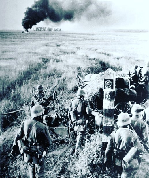 dolgovstrasse's tweet image. Как отличить нас от них? Всё просто. 22 июня мы скорбим. 9 мая - радуемся.

У них наоборот.