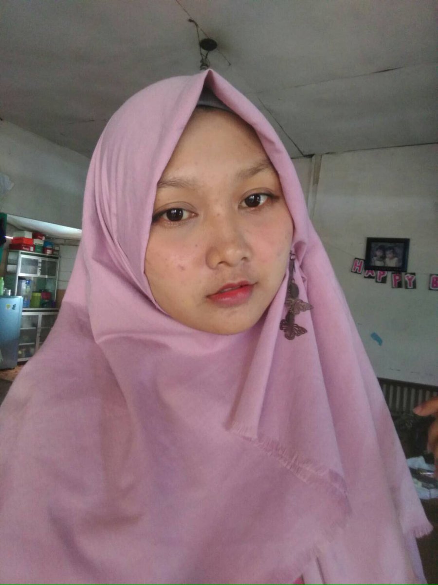 elitafmplg's tweet photo. #ELHOLIC w/ @nanda_salfamas buat elters yg mau request tembang dan kirim salam... it's your time https://t.co/nwKyM6Wo5J