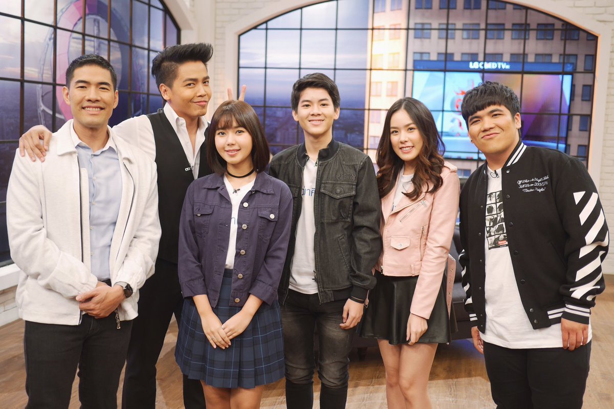 pigletpim's tweet photo. ขอบคุณรายการตื่นมาคุยค่ะ ☺️ รอติดตามโปสเตอร์หนังได้วันนี้ตอนบ่ายสามนะคะ #อย่าคิดลึก #photobypimpim https://t.co/2lfZ3xL4fH
