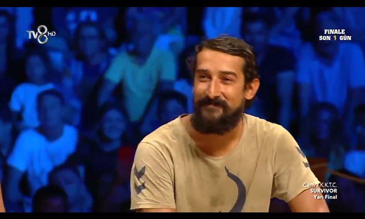 +Neden gülüyorsun ?
-Duvardaki adalet yazısına
#survivor #SerhatAkın