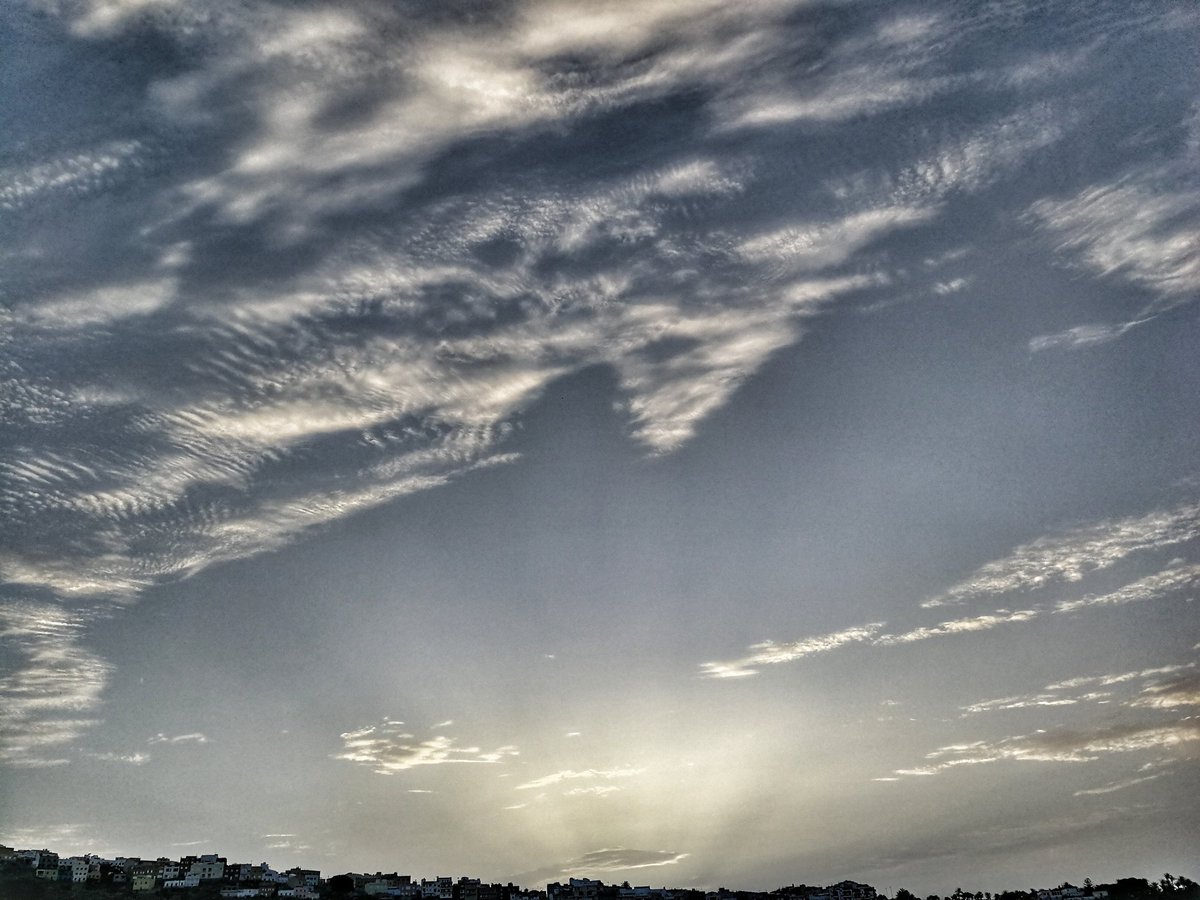 MariRamosLG's tweet photo. Buenos días!!
#ComparteTuAmanecer #LaGomera 
@RosmenTarife @MeteoRTVC @ecazatormentas @Canarias_Tiempo @Tiempo_Mercedes @tiempobrasero https://t.co/YQlV8XHEIg