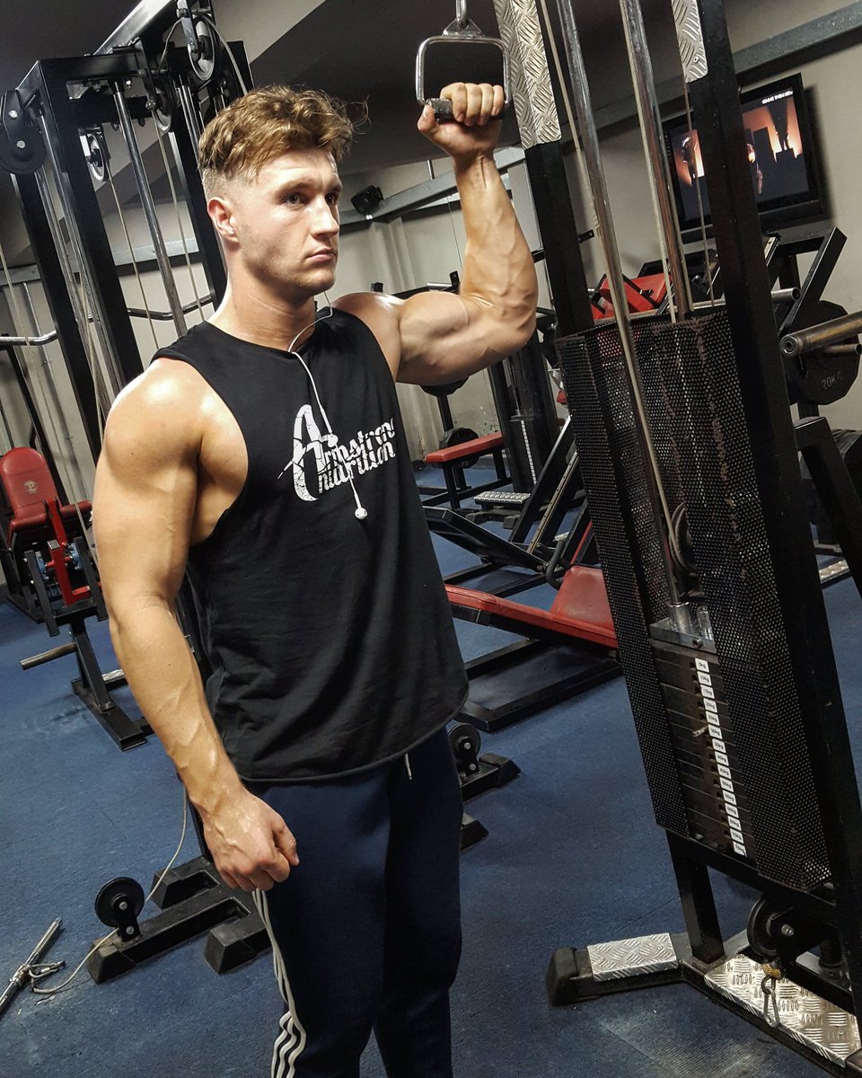 arm_nutrition's tweet photo. Team AN 💪

Limit stock left on vests!

https://t.co/nqPsBSbHMr https://t.co/2GfBVRtHef