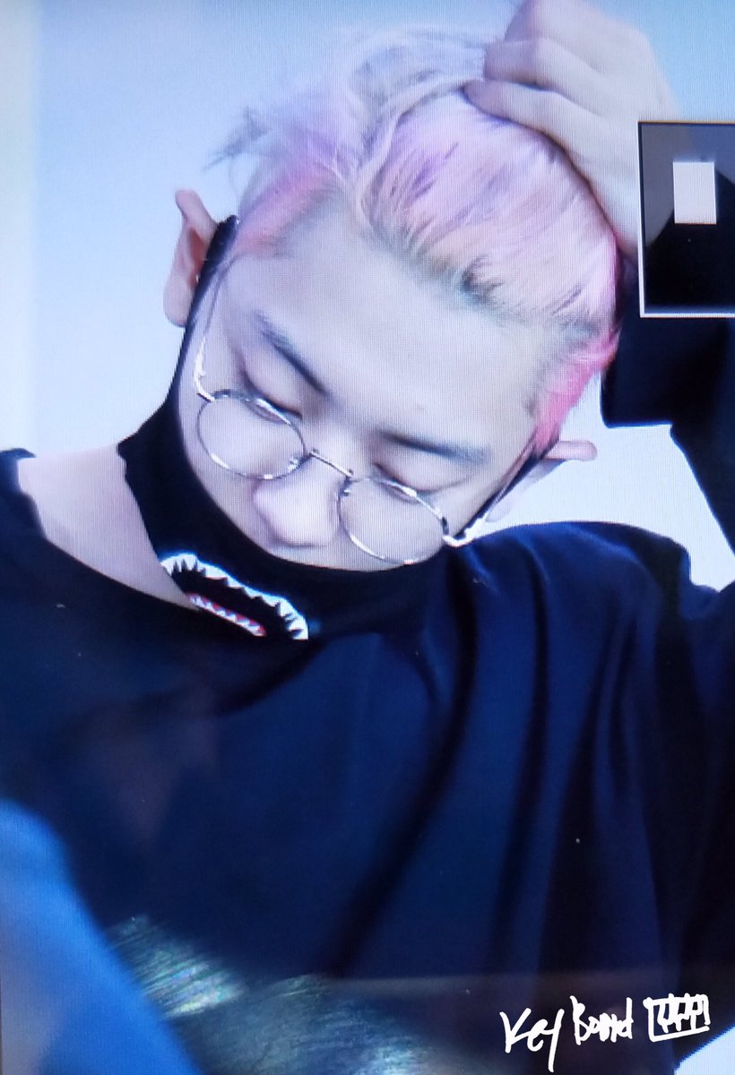 PyrokinesisBR's tweet photo. [#PREVIEW] 22.06.17 Aeroporto de Jeju - Chanyeol (Cr. Keyboard) https://t.co/Y1aIIwLnne