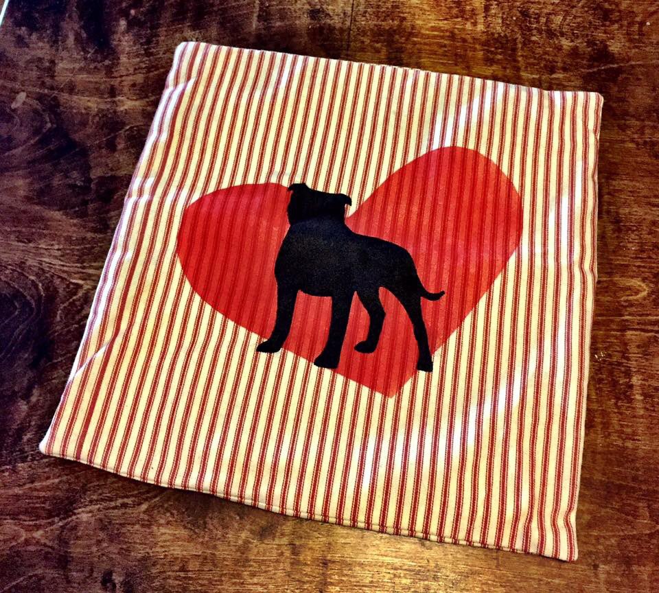 GruberDesigns's tweet image. This handmade dog stencil pillow is only $10! Let me know if you want it. FCFS #Gruber #HandmadeItems #ShopLocal