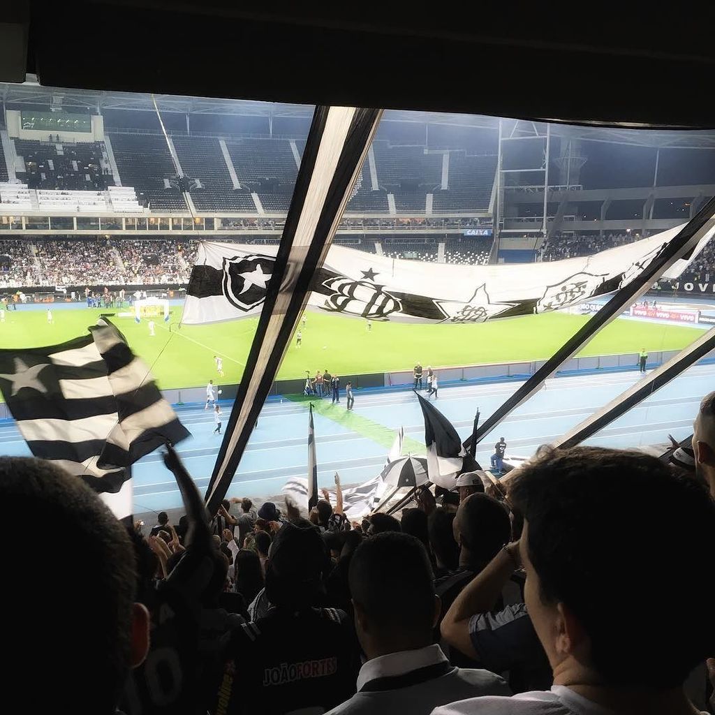 romulorogia's tweet photo. QUE ISSO PORRA! sweet_dreams_are_made_of_vitoria_do_botafogo.mp3 a 1 {#instatorcida #Botafogo #brasileirao #instarquibancada #niltonsantos … https://t.co/k2gvDneSH1
