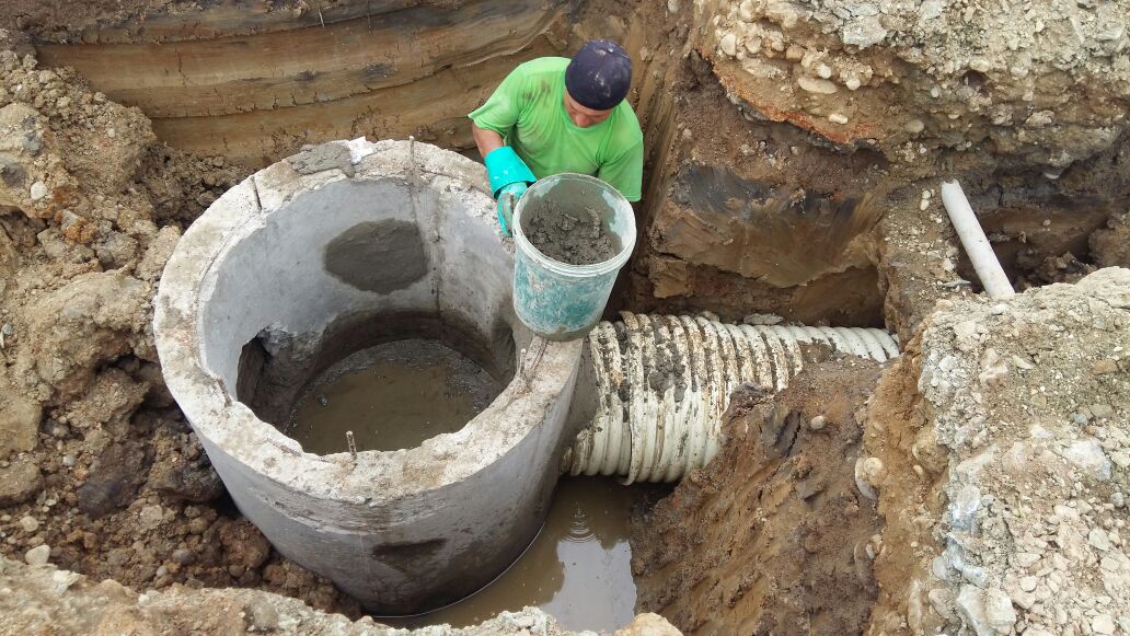 AGUAPASEP's tweet photo. Construcción alcantarillado sanitario #SanPedro #ColinasDelSur #CésarEncaladaAlcalde  @municipiopasaje @RadioJubonesEP https://t.co/HV6lnby66h