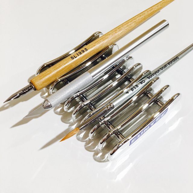 Tools_comic's tweet image. 【商品情報】話題のファンテック『ツールキーパー』、トゥールズ通販・楽天ショップにて販売開始!!ペン軸やデザインナイフなど、転がりやすいツール類を安全に置いておける便利なツール置き台です！bit.ly/2ssQg6Z　bit.ly/2sW1272