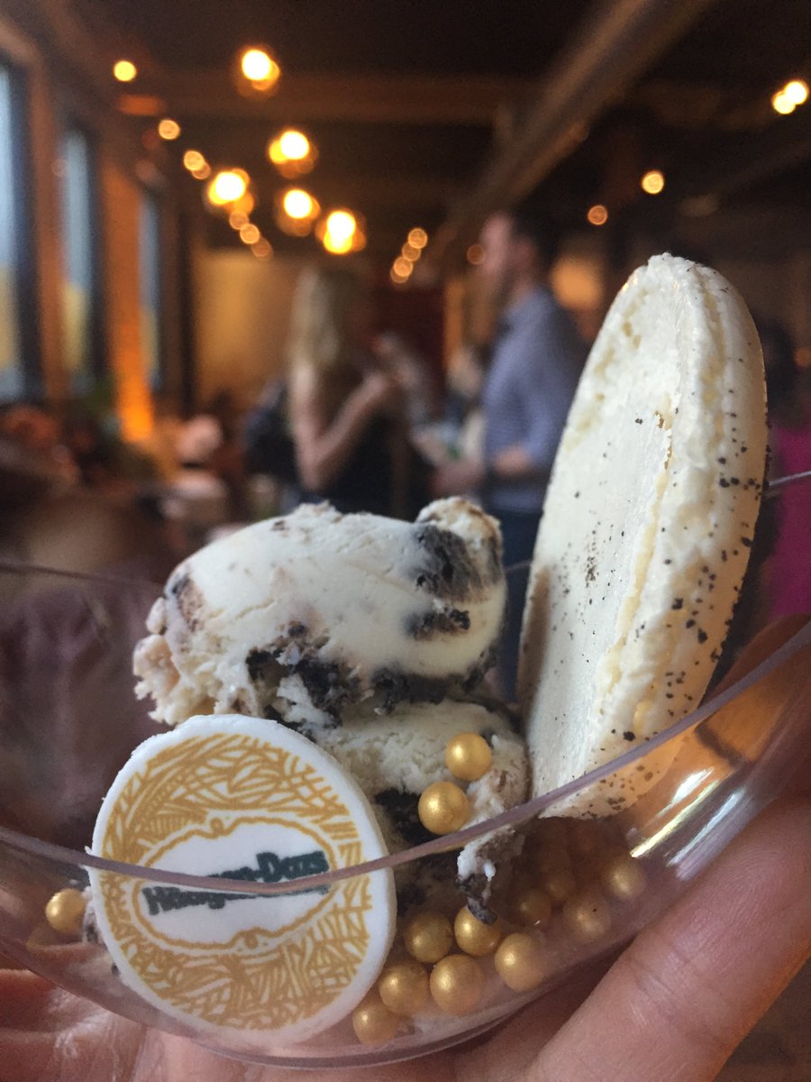 torontoeats's tweet photo. celebrating summer with Haagen Dazs - popping-up this month at King West + Portland 🍦 #barHD https://t.co/btOpz79CoL