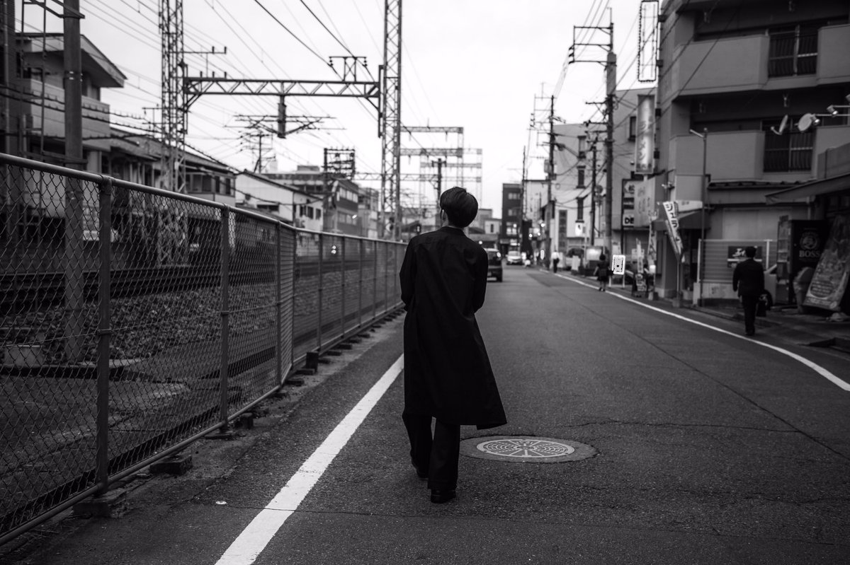 noirfr's tweet photo. #noirfr  Customer by Yutaro
Thank you  wearing the #16AW #LongShirt
歩くたびに風を感じて広がるバックシルエットの美しさ。 https://t.co/lRbhLcPXjr