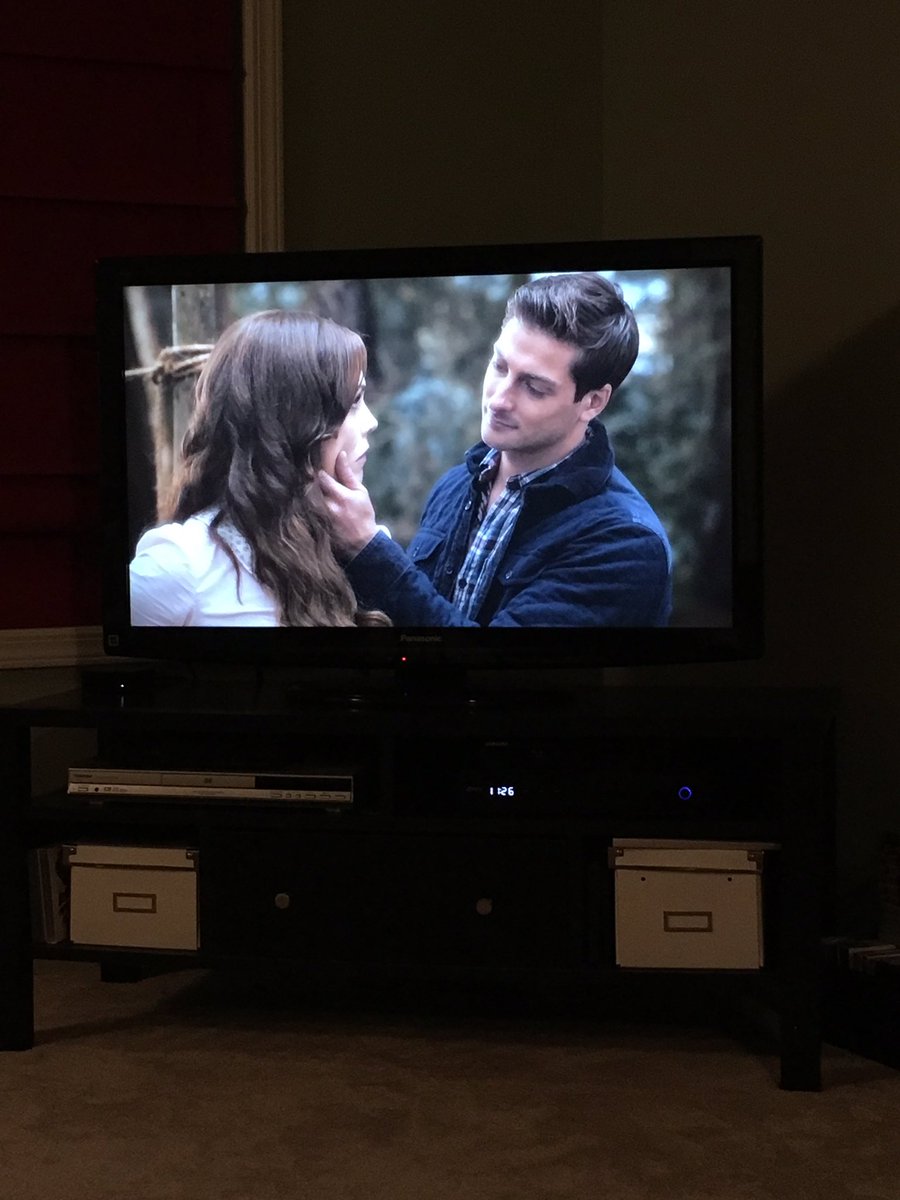 janettemsu's tweet photo. Taking in the homestead episode tonight.... or as I affectionately call it... the #FaceSmush episode! πππ @erinkrakow @DLissing @marec07 https://t.co/PLUNVcj6Ix