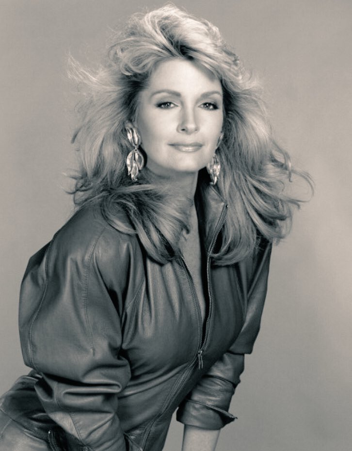 Lola617's tweet image. 👏🏻The 👏🏻Queen👏🏻 of 👏🏻Daytime 👏🏻 Happy 4️⃣1️⃣st Anniversary @DeidreHall ! #DatHair #Flawless #MostGorgeousWomanEver 😊