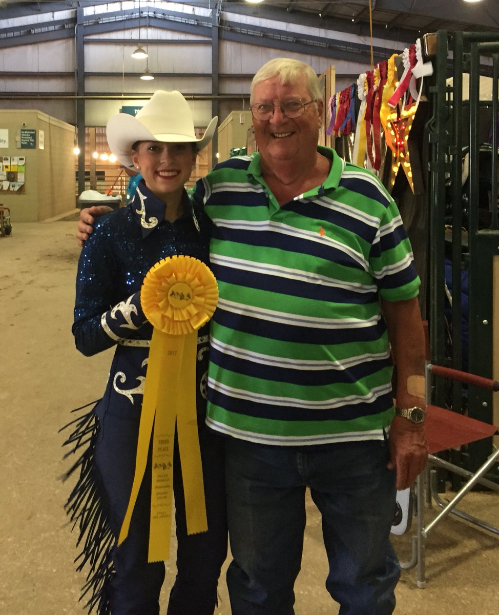 Josie_Mae22's tweet photo. 3rd place at Pinto World in Horsemanship ain't too shabby😏 #pwc17 https://t.co/3qBaxpUXa6